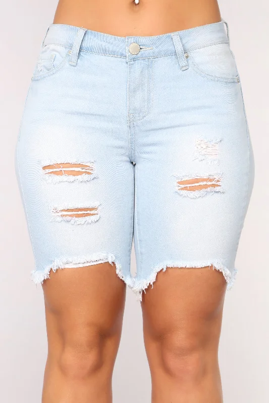 MegaBetty - Over Here Waitin' Denim Bermuda - Light Blue Wash