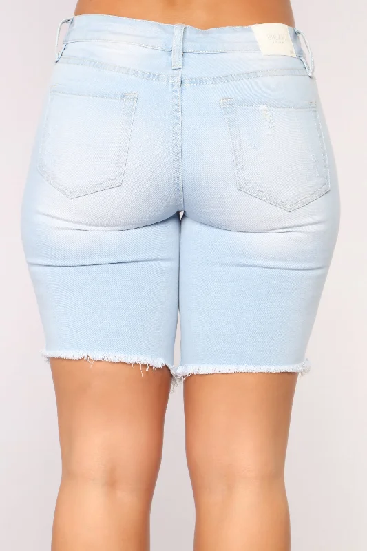 MegaBetty - Over Here Waitin' Denim Bermuda - Light Blue Wash